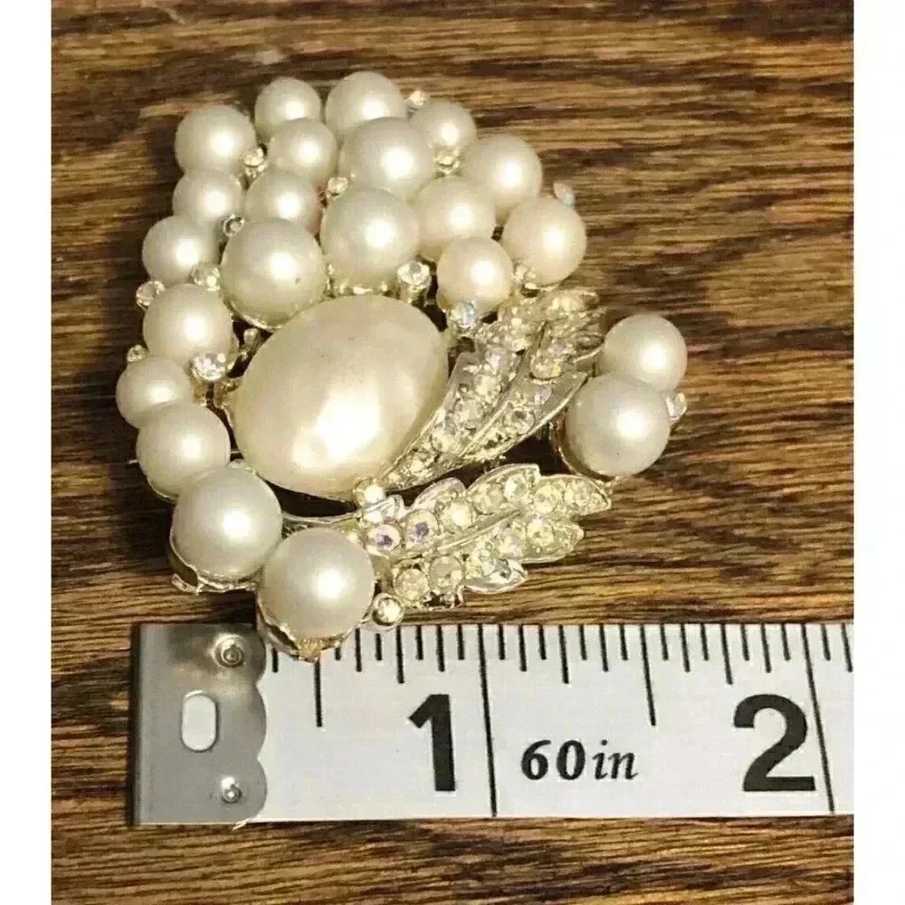Vintage Baroque‎ Pearl Gold Tone AB Aurora Borealis Rhinestone Brooch READ